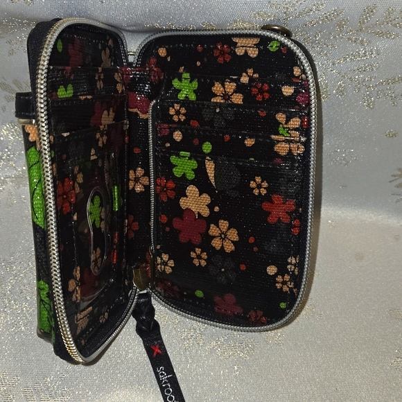 Sakroots Ella Smartphone Sling - Picture 6 of 6